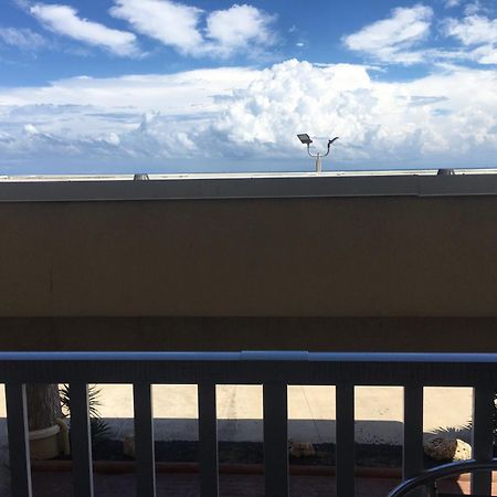 Best Western Plus Galveston Suites Экстерьер фото