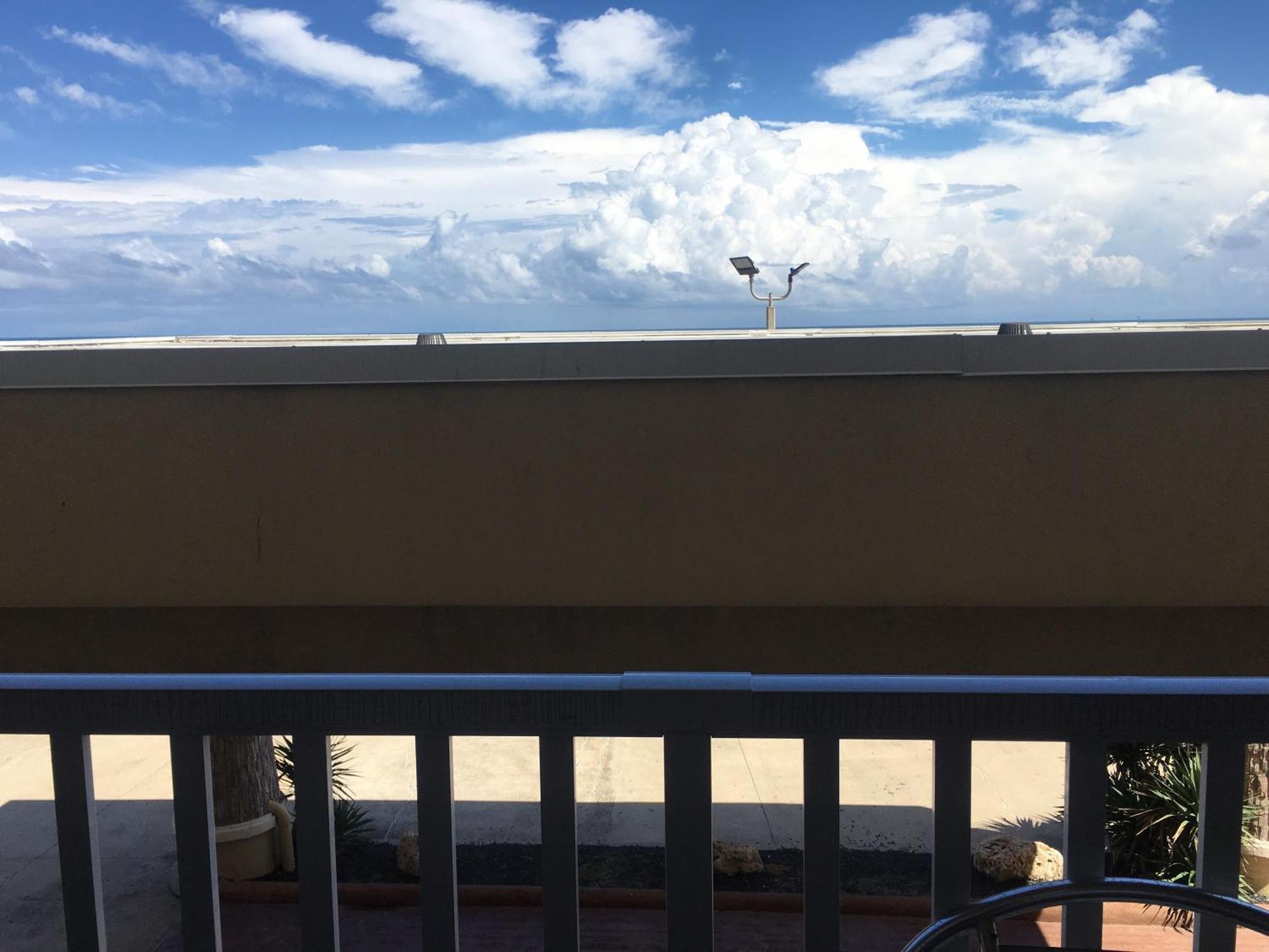 Best Western Plus Galveston Suites Экстерьер фото